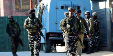 شوپیان میں مسلح معرکہ آرائی کے دوران 2فوجی جوان وار جنگجوہلاک