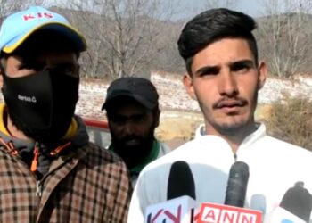 ترال میں گجر طبقے سے وابستہ کھلاڑی امتیاز احمد پیشہ ورانہ کرکٹ کھیلنے کے خواہشمند