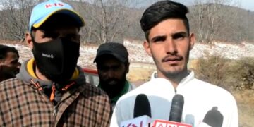 ترال میں گجر طبقے سے وابستہ کھلاڑی امتیاز احمد پیشہ ورانہ کرکٹ کھیلنے کے خواہشمند