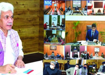 لیفٹنٹ گورنر نے کووِڈ -19 کی صورتحال کا جائزہ لیا،  ٹاسک فورس ، ترقیاتی کمشنروں اور ایس پیز کے ساتھ کووڈ تخفیفی اقدمات پر تبادلہ خیال