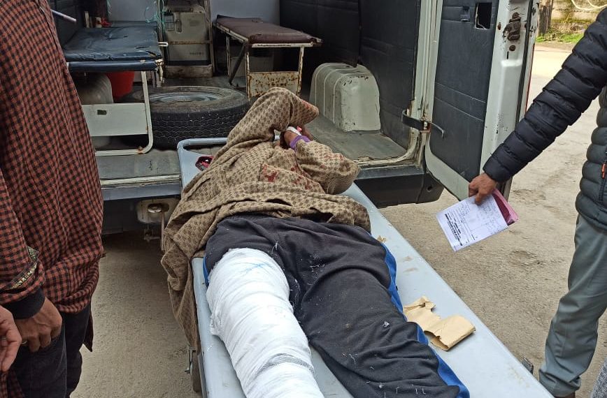 کنگہ لورہ ترال میں سومو دیوار کے ساتھ ٹکرا گئی، کئی مسافر زخمی