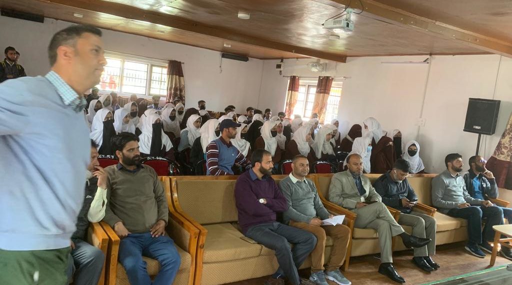 ڈگری کالج ترال میں ٹی بی کے عالمی دن پر آگاہی پروگرام