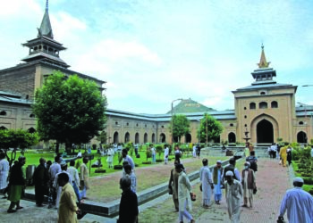 سرینگر کی تاریخی جامع مسجد نماز کیلئے کھول دی گئی