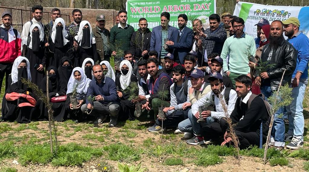 ڈگری کالیج سوگام میں عالمی آربر ڈے کی تقریبات منعقد