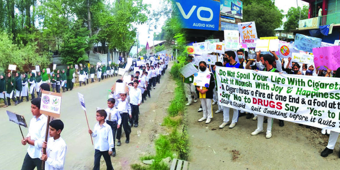 ترال کے فیوچر ویژن اور اسلامیہ انگلش میڈیم لرگام کی جانب سے منشیات مخالف ریلیاں