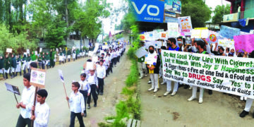 ترال کے فیوچر ویژن اور اسلامیہ انگلش میڈیم لرگام کی جانب سے منشیات مخالف ریلیاں
