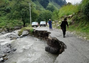 ستورہ حاجن کے بالائی علاقوں میں بادل پھٹنے سے سیلابی پانی سے تباہی