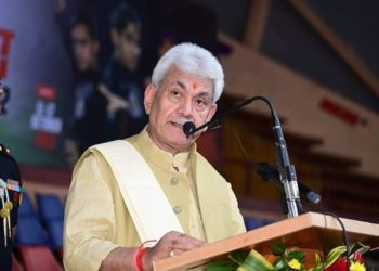 نوجوانوں کو ان کی جڑوں سے دوبارہ جوڑنے کے لیے اقدامات کیے ہیں: ایل جی منوج سنہا