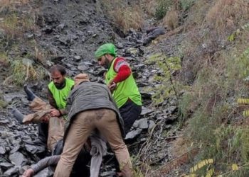ڈوڈہ میں گاڑی چناب میں جا گری،ایگزیکٹو انجینئر سمیت 3 ہلاک سپرنٹنڈنگ انجینئر کی حالت نازک