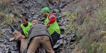 ڈوڈہ میں گاڑی چناب میں جا گری،ایگزیکٹو انجینئر سمیت 3 ہلاک سپرنٹنڈنگ انجینئر کی حالت نازک