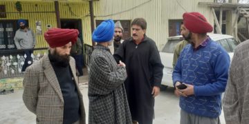 الطاف ٹھاکرکا دورہ ترال محمد شفیع نائیک کے اہل خانہ سے تعزیت ک