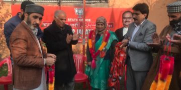 سوپور کی سرپچ نے بی جے پی میں شمولیت اختیار کی