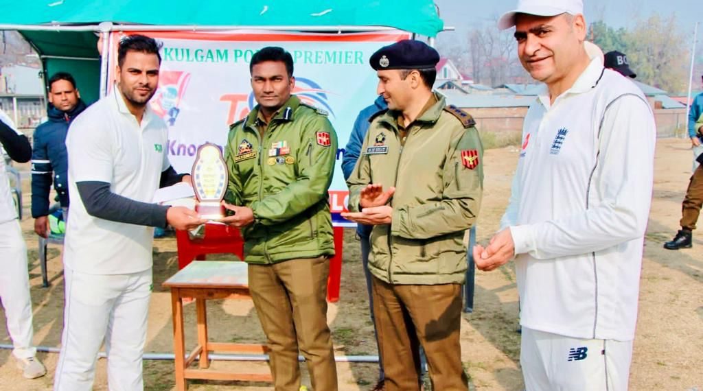 ضلع کولگام میں T20 ناکآوٹ پرائمر کرکٹ ٹورنامنٹ جاری , پولیس سب ڈویژن دمہال ہانجی پورہ کی ٹیم نے سب ڈویژن کولگام کو میچ میں دی شکست