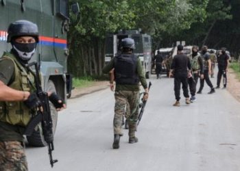 کھانڈے پورہ اونتی پورہ میں مسلح تصادم کا آغاز