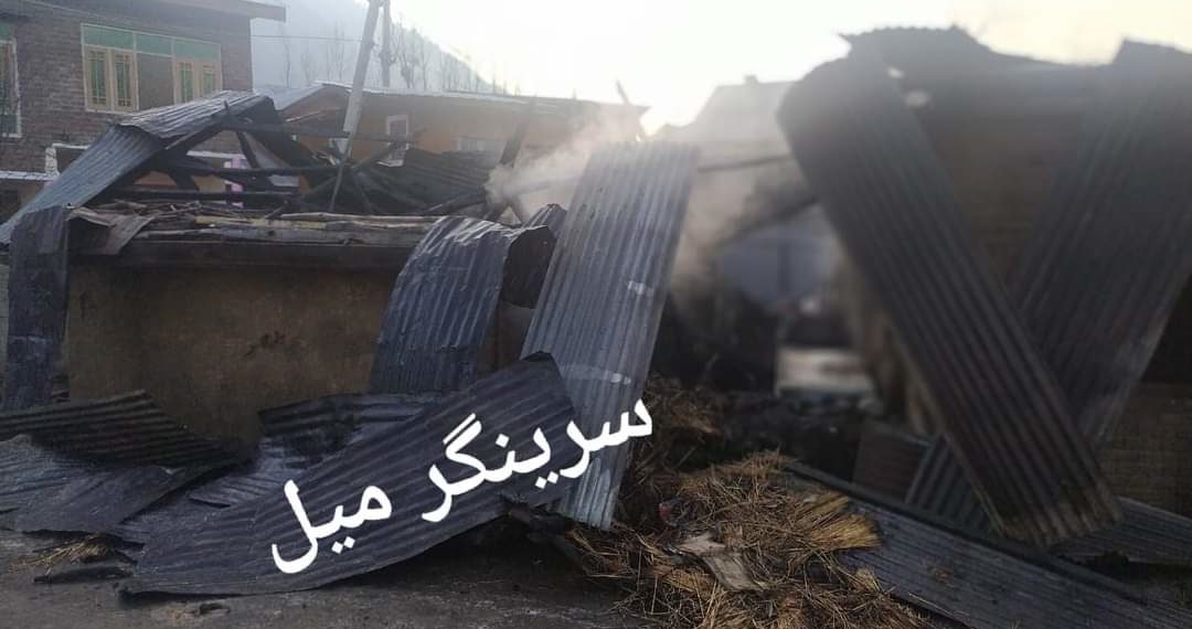 آری پل ترال میں آگ کی واردارہائشی مکان اور گاو خانہ خاکستر