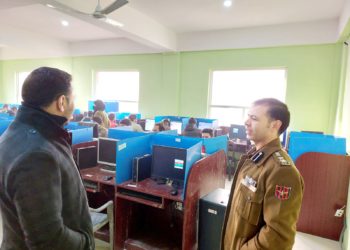 ایس ایس پی بڈگام نے جے کے ایس ایس بی کے امتحانی مراکز کا دورہ کیا۔