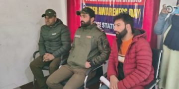 اونتی پورہ اور بڈگام میں سائبر کرائم کی خطرات اس کی بےداری