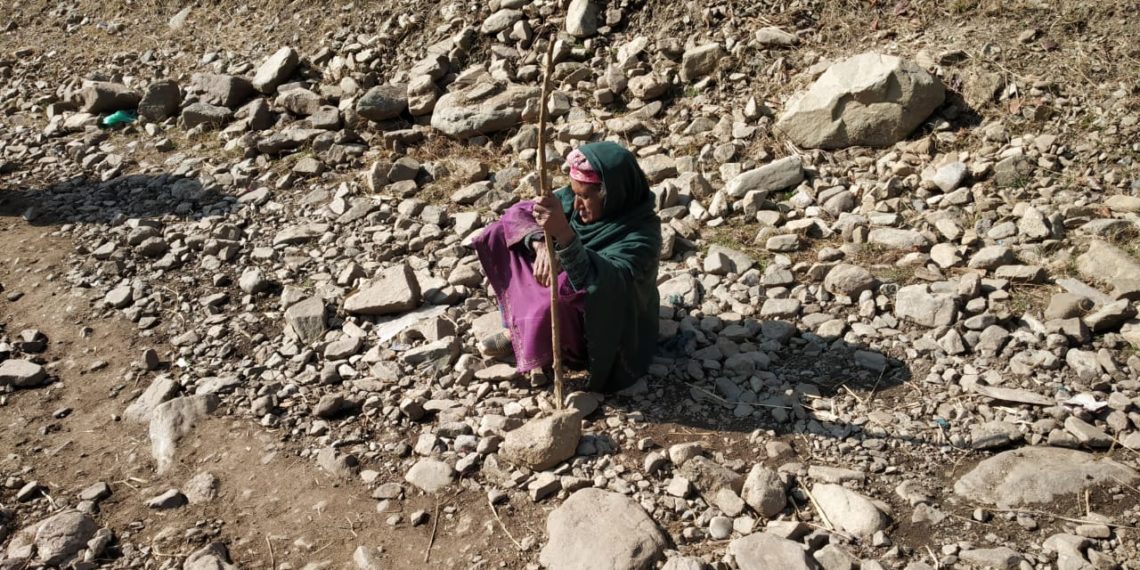 بنگپل کارمولہ ترال کا علاقہ بہتر رابطہ سڑک سے محروم