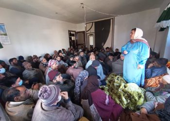 سکینہ ایتو نے ڈی ایچ پورہ بلاک کے نیندی مرگ علاقے کا دورہ کیا۔