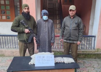 گاندربل مےں منشیات فروش گرفتار، ممنوعہ مادہ برآمد