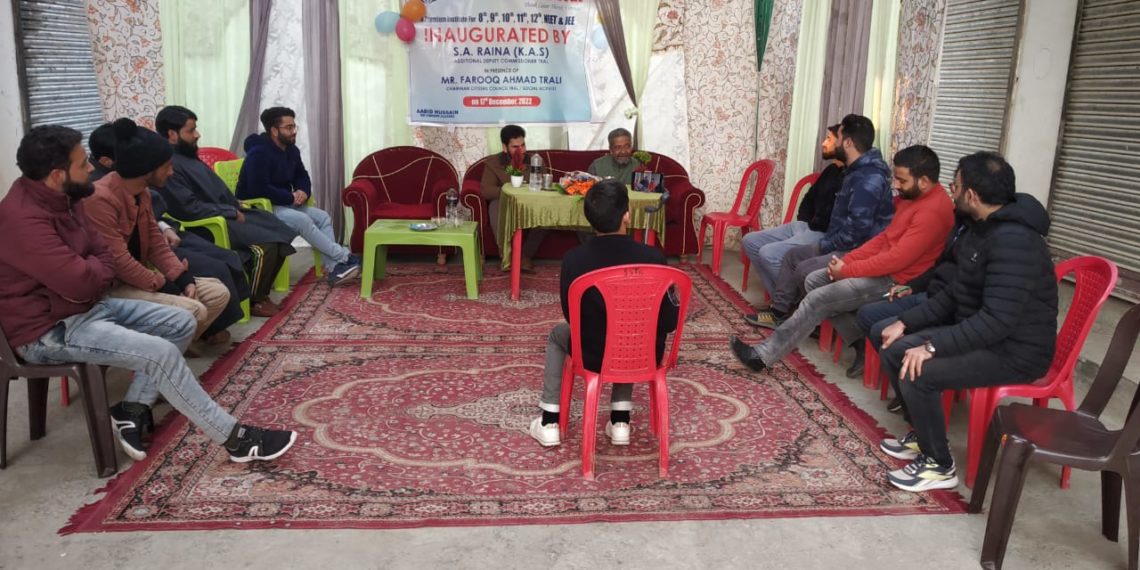 چئیرمین سٹیزن کونسل فاروق ترالی کے ہاتھوں ‘وائبرینٹ کلاسز’ کا افتتاح