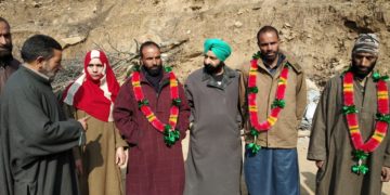 ترال میں کئی افراد پی ڈی پی میں شامل