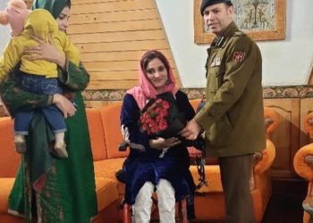 ایس ایس پی بڈگام نے بین الاقوامی خاتون وہیل چیئر باسکٹ بال کھلاڑی انشاءبشیر کا استقبال کیا