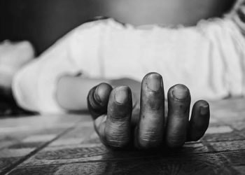 کیا سوپور کی نوعمر طالبہ کی ’خودکشی‘ غربت کا نتیجہ ہے؟ ،دلخراش کہانی غمزدہ ماںکی زبانی