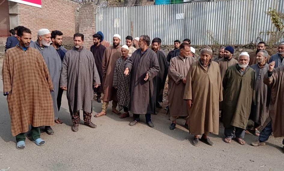 بستی اور رابطہ سڑک سے 33ہزار بجلی کی ترسیلی لائن نصب کرنے کا معاملہ