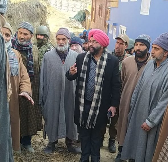 ڈی ڈی سی ممبر ڈاڈسرہ کا ترال کے کئی علاقوں کا دورہ کیا