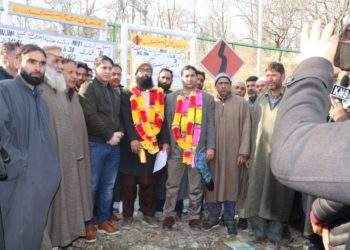 ڈی ڈی سی پکھر پورہ نے بارہ کروڑ کے دو سڑک پروجکٹوں کا افتتاح کیا