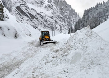 گاندر بل کے سونہ مرگ میں برفانی تودا گر آیا،2 مزدورلقمہ اجل