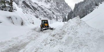 گاندر بل کے سونہ مرگ میں برفانی تودا گر آیا،2 مزدورلقمہ اجل