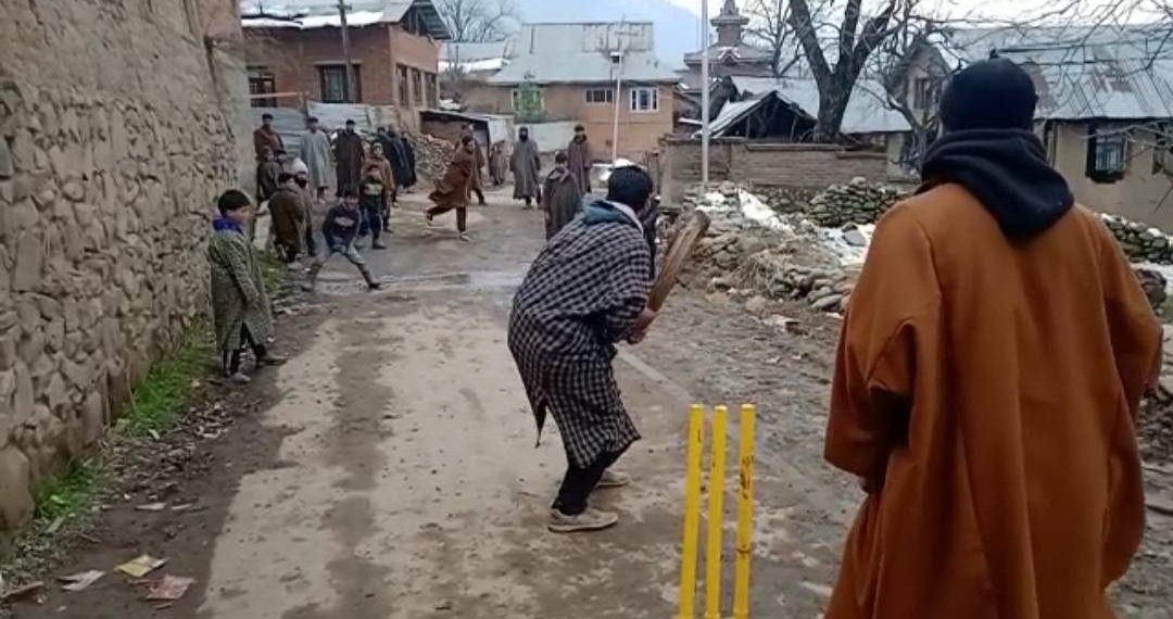 شاہ پورہ چھانکتار ترال میں کھیل کے میدان کی عدم موجودگی