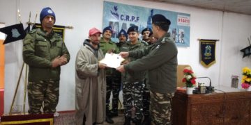 سی آر پی ایف 130 بٹالین کی جانب سے اونتی پورہ میں تقریب