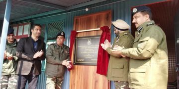 سی آر پی ایف کیمپ اونتی پورہ میں آئی جی کے ہاتھوں گیس ایجنسی کا افتتاح