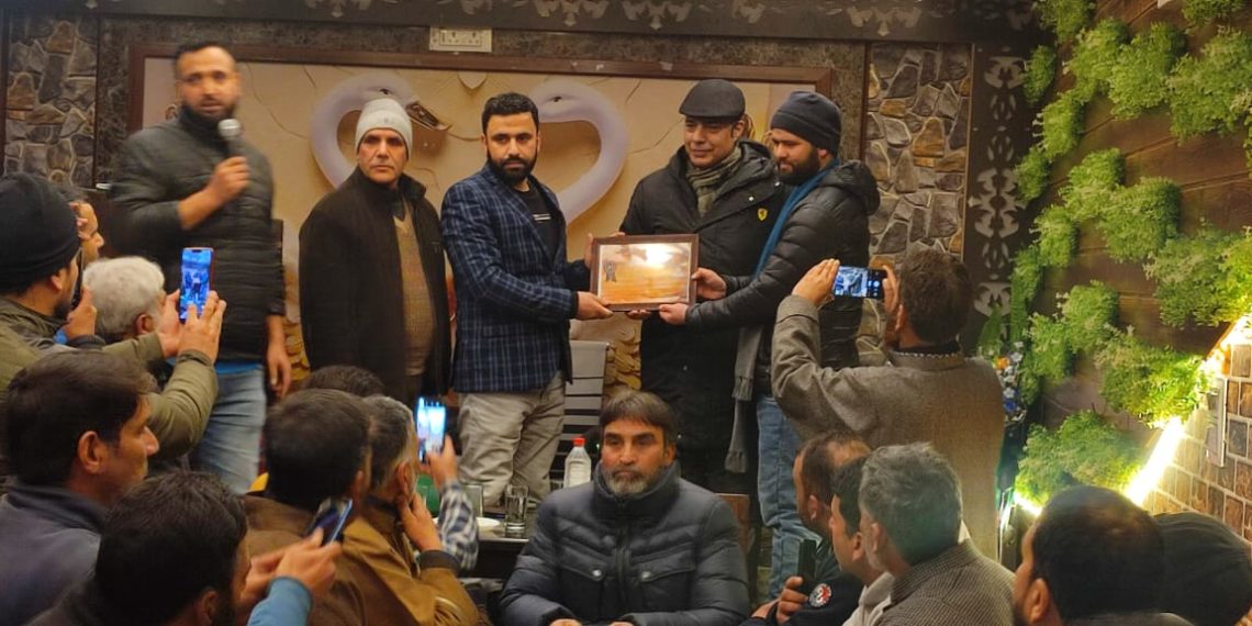 ٓ شیخ عنایت اللہ اے ڈی فوڈ پلوامہ کو پر نم آنکھوں سے الودعی