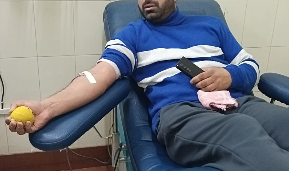 درد دل کے واسطے پیدا کیا انسان کو۔۔۔۔۔ ترال کے نوجوان نے اب تک 7بار خون کا عطیہ دیا