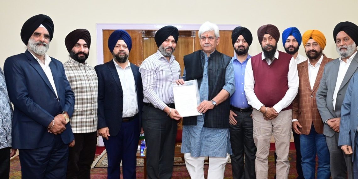 آل جموں و کشمیر سکھ کوآرڈینیشن کمیٹی کے وفد نے ایل جی منوج سنہا سے ملاقی