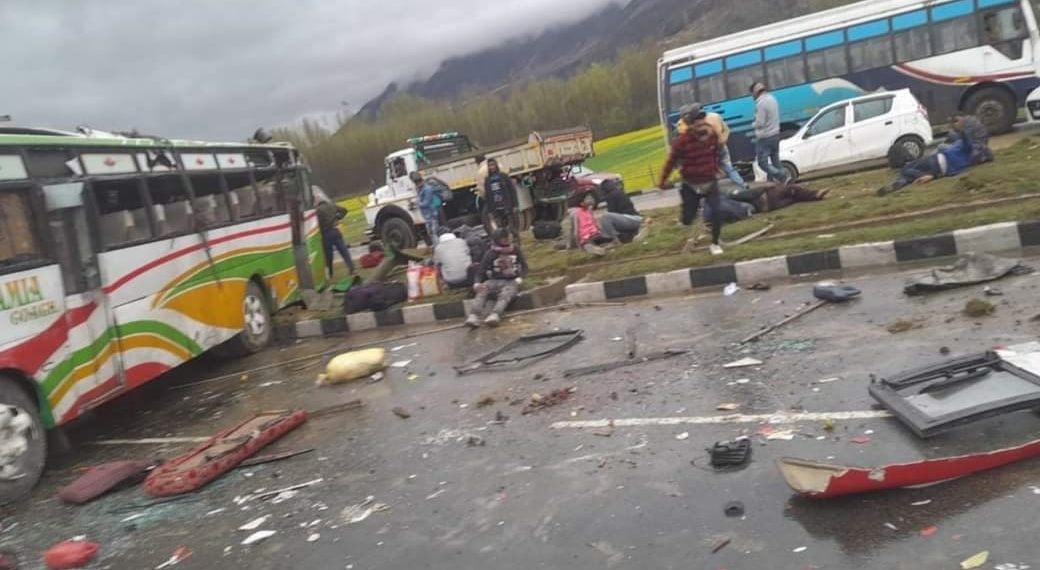 بارسو اونتی پورہ میں بس حادثے کی شکار بہار سےتعلق رکھنے والے 4 مزدور لقمہ اجل، کئی زخمی، ایل۔جی جموں و کشمیر کا اظہار افسوس