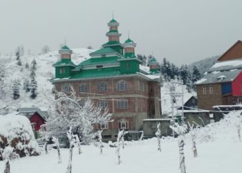 وادی اور بانہال کے اوپری علاقوں میں تازہ برف باری
