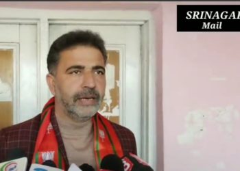 بی جے پی کے ضلع پریزیڈنٹ پلوامہ لطیف بٹ نے قصبہ یار کے کئی علاقوں کا دورہ کیا