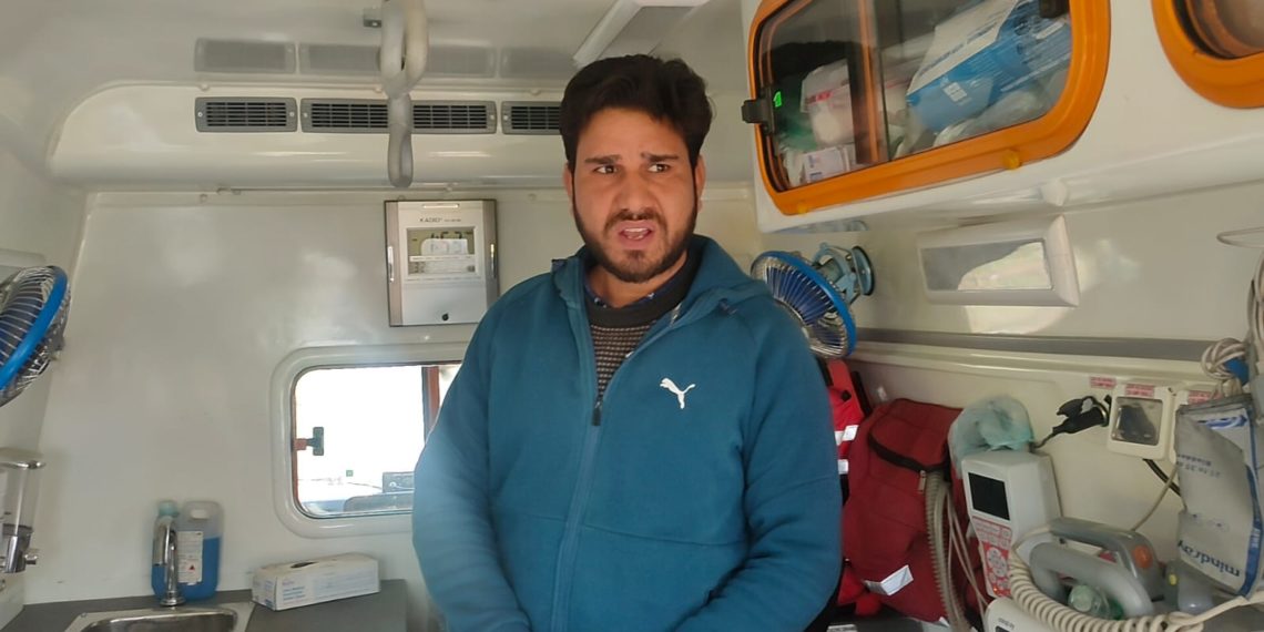 ترال میں کرٹیکل کیرایمولنس108 کے ساتھ منسلک ٹیکنشن نے زچہ اور بچہ کی جان بچائی