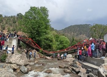 بیساکھی کی تقریبات کے دوران فٹ برج گرآیا