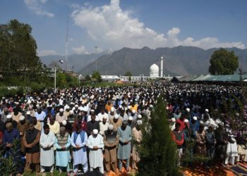 ممکنہ طور پرعیدالفطر کی تقریب سعید21اپریل کومنائے جانے کے پیش نظرکشمیرمیںجمعتہ الوداع منایاگیا