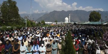 ممکنہ طور پرعیدالفطر کی تقریب سعید21اپریل کومنائے جانے کے پیش نظرکشمیرمیںجمعتہ الوداع منایاگیا