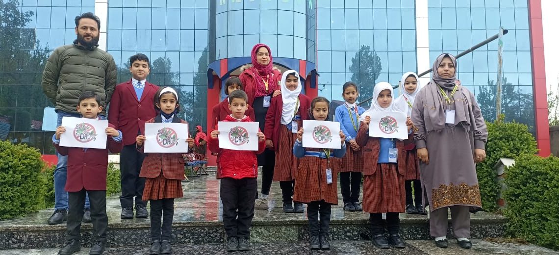 جی آر بیگ میموریل ٹرسٹ کی منشیات مخالف جاری  رینبو انٹر نیشنل سکول شوپیان میں منشیات مخالف جانکاری پروگرام