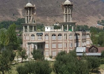 کشمیر کے سب سے بڑے مدرسے میں 600مسلمان اعتکاف کررہے ہیں