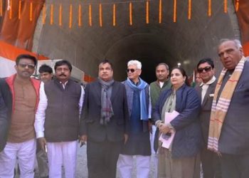 سڑک، ٹرانسپورٹ اور قومی شاہراہوں کے مرکزی وزیر اورجموں وکشمیرکے لیفٹنٹ گورنرمنوج سنہا نے کیا زوجیلا ٹنل پر جاری کام کا معائنہ