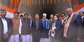 سڑک، ٹرانسپورٹ اور قومی شاہراہوں کے مرکزی وزیر اورجموں وکشمیرکے لیفٹنٹ گورنرمنوج سنہا نے کیا زوجیلا ٹنل پر جاری کام کا معائنہ